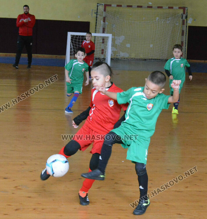5 отбора от детски градини се включиха във футболен турнир „Купа Хасково“