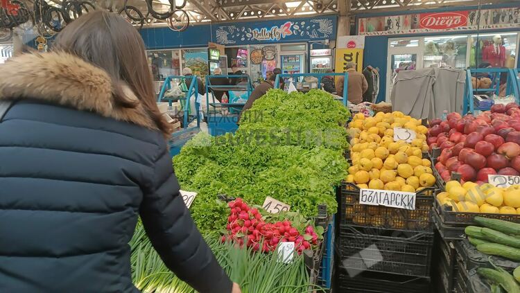 Марулите изместиха доматите от салатите на кърджалийци,свръхпредлагане на Пазара в Кърджали