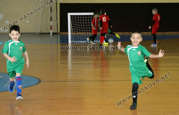 5 отбора от детски градини се включиха във футболен турнир „Купа Хасково“
