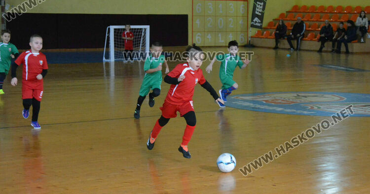 5 отбора от детски градини се включиха във футболен турнир „Купа Хасково“