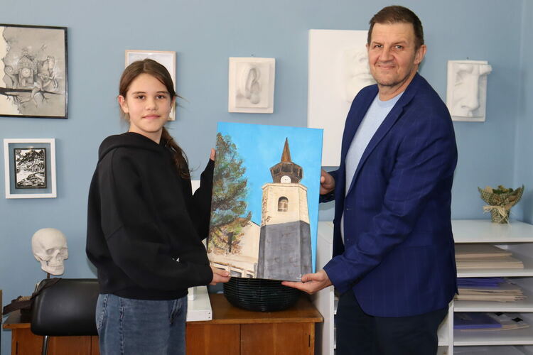 12 картини на млади художници в новия календар на Община Хасково 