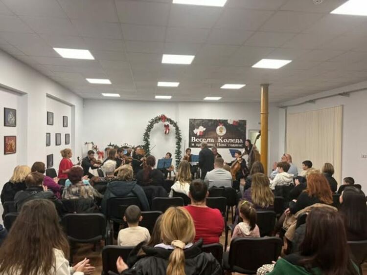 Великолепни класически произведения и любими коледни мелодии от камерен оркестър „Орфей“, гр. Перник