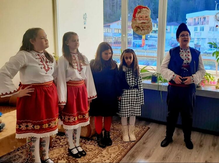 Коледният дух завладя Регионалната служба „Пожарна безопасност и защита на населението“ в Смолян