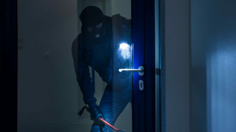 Разследват обир на нотариална кантора в Радомир