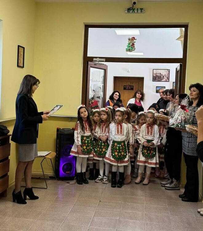 Деца от ДГ „Синчец“ стоплиха сърцата на възрастните хора в с. Фатово