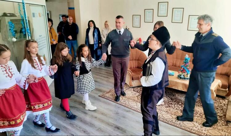 Коледният дух завладя Регионалната служба „Пожарна безопасност и защита на населението“ в Смолян