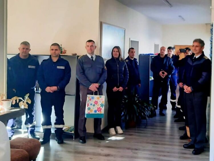 Коледният дух завладя Регионалната служба „Пожарна безопасност и защита на населението“ в Смолян