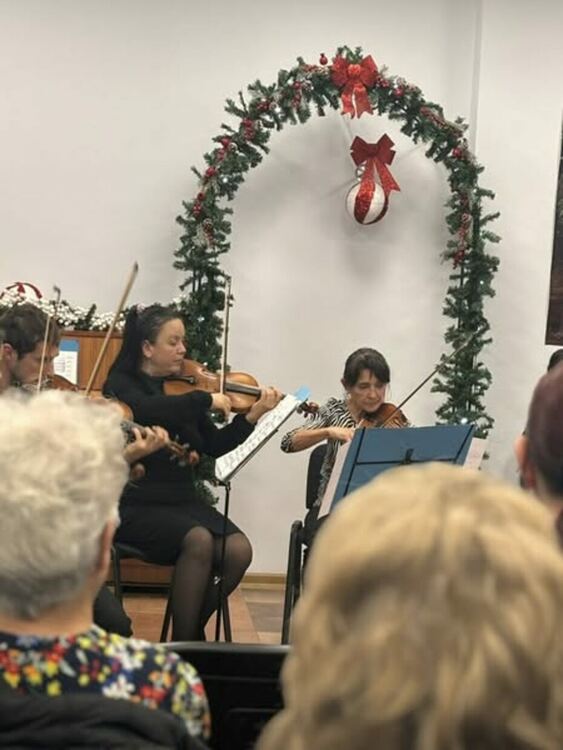 Великолепни класически произведения и любими коледни мелодии от камерен оркестър „Орфей“, гр. Перник