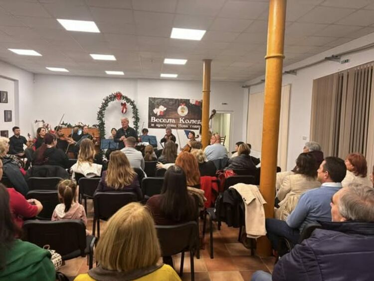 Великолепни класически произведения и любими коледни мелодии от камерен оркестър „Орфей“, гр. Перник