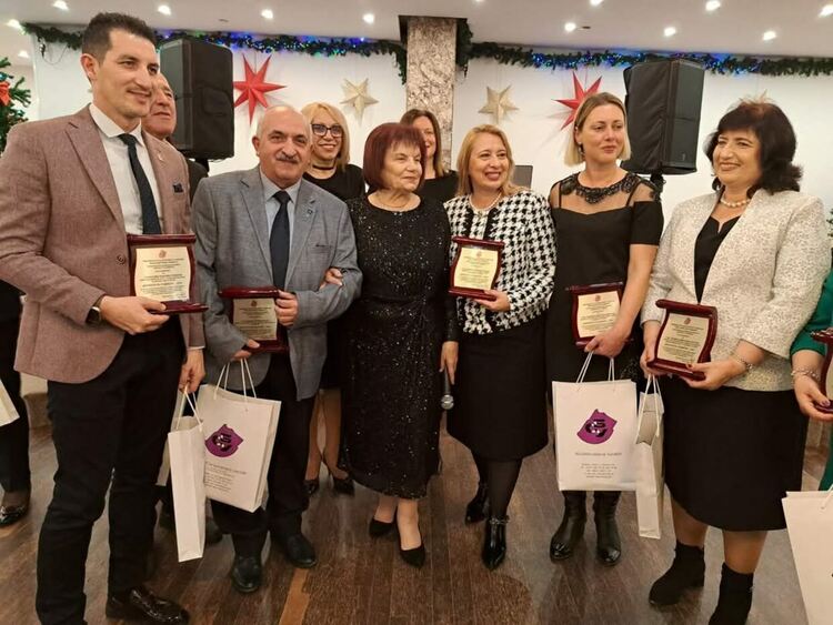 „Директорът на ОУ „Проф. д-р Асен Златаров“ получи приза „Директор на годината“