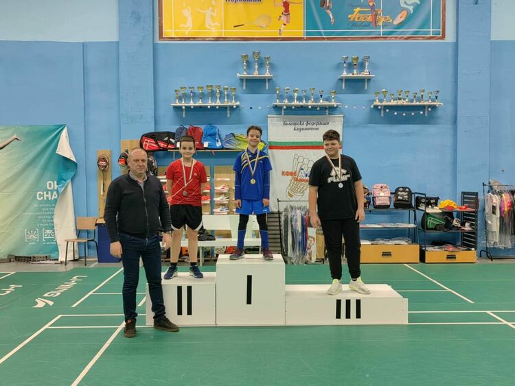 Приключи Коледният благотворителен турнир, организиран от "Атлет"