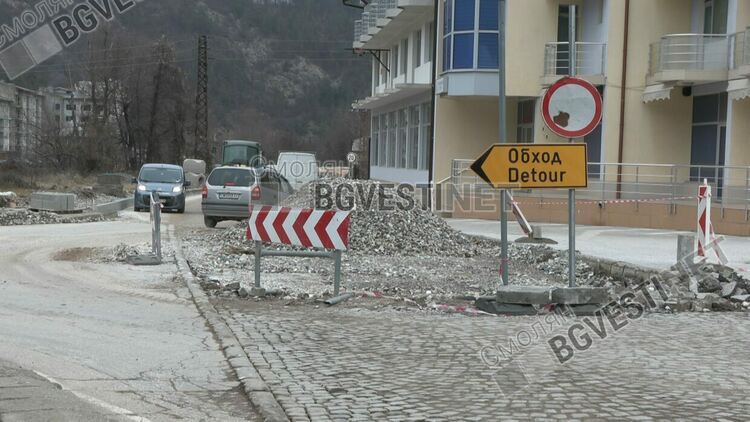 Обходният път край Рудозем ще е готов едва през пролетта на следващата година! Къде ще минава трафикът за Гърция?