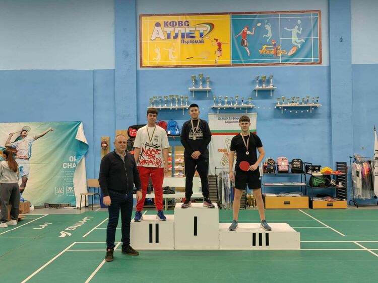 Приключи Коледният благотворителен турнир, организиран от "Атлет"