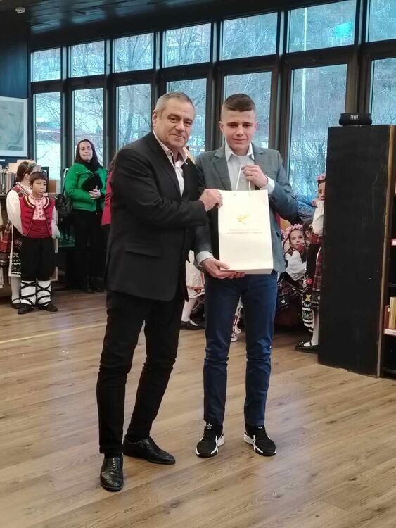 Отличиха най-активните читатели и приятели на Регионалната библиотека за 2024 година