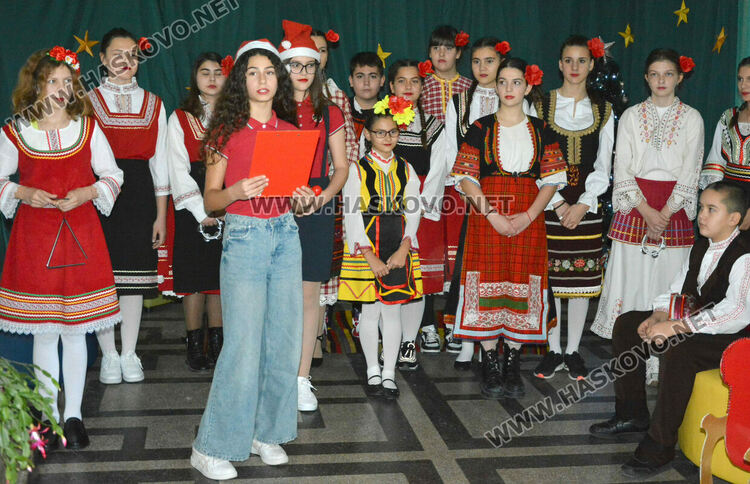 Представиха коледни обичаи и замесиха обредни хлябове в СУ „Васил Левски“