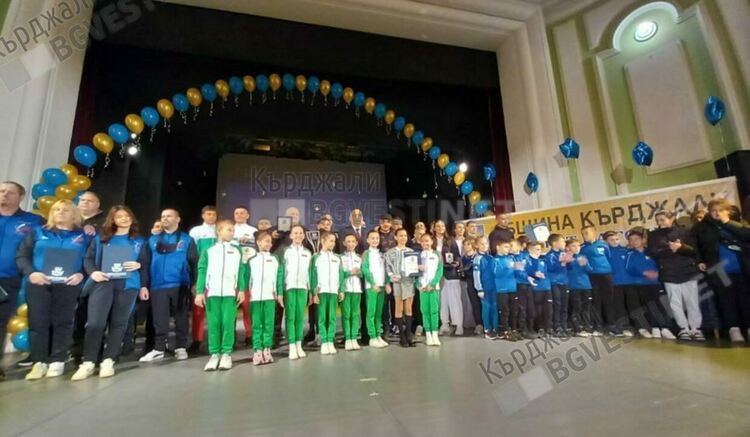 Боксьорът Ергюнал Сабри при мъжете, Стефани Петкова /спортна аеробика/ и Милко Багдасаров /волейбол/ при юношите са спортисти на 2024 година/снимки/