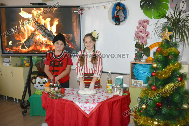 Представиха коледни обичаи и замесиха обредни хлябове в СУ „Васил Левски“