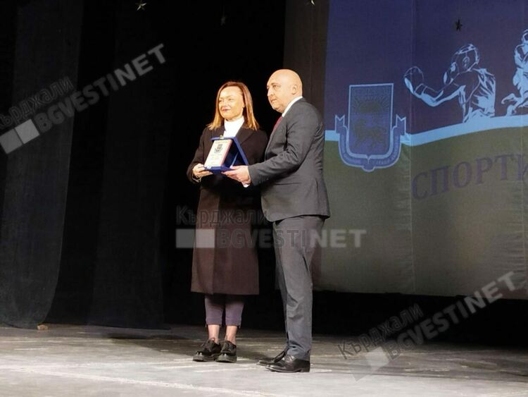 Боксьорът Ергюнал Сабри при мъжете, Стефани Петкова /спортна аеробика/ и Милко Багдасаров /волейбол/ при юношите са спортисти на 2024 година/снимки/