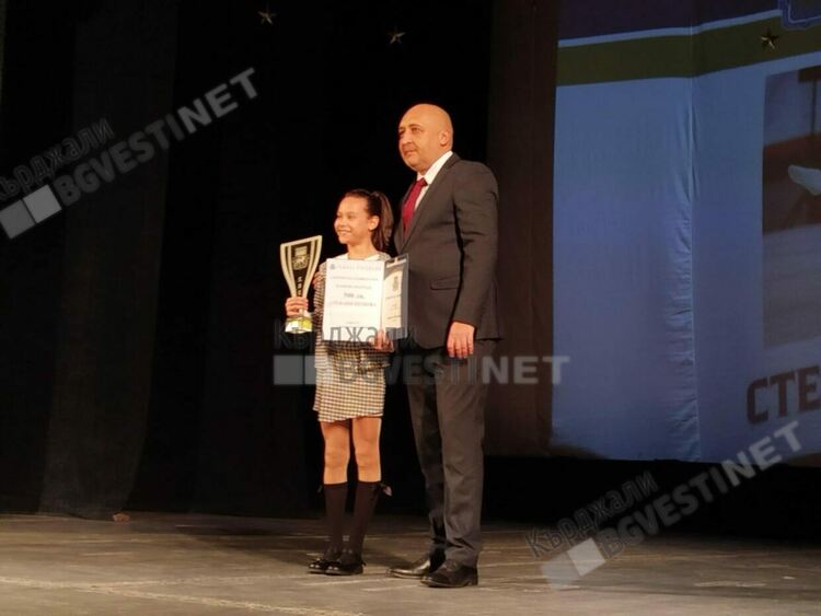 Боксьорът Ергюнал Сабри при мъжете, Стефани Петкова /спортна аеробика/ и Милко Багдасаров /волейбол/ при юношите са спортисти на 2024 година/снимки/