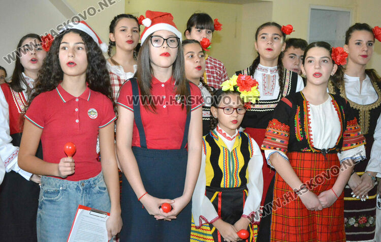 Представиха коледни обичаи и замесиха обредни хлябове в СУ „Васил Левски“