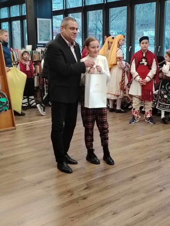 Отличиха най-активните читатели и приятели на Регионалната библиотека за 2024 година