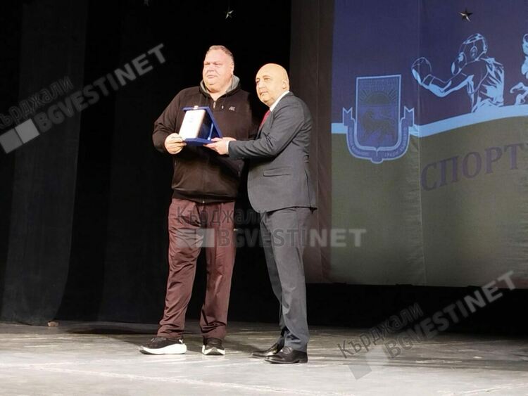 Боксьорът Ергюнал Сабри при мъжете, Стефани Петкова /спортна аеробика/ и Милко Багдасаров /волейбол/ при юношите са спортисти на 2024 година/снимки/