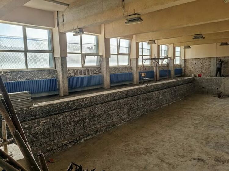 В X ОУ „Алеко Константинов“ продължава цялостният ремонт на басейна и прилежащите му обслужващи помещения