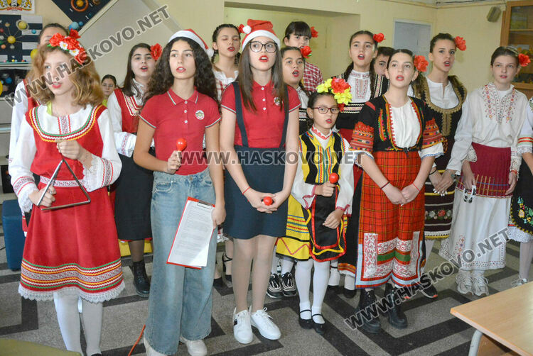 Представиха коледни обичаи и замесиха обредни хлябове в СУ „Васил Левски“