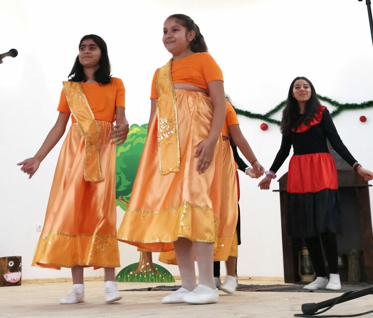 Коледно тържество и благотворителна инициатива за подпомагане на деца се проведе в училището в Малево