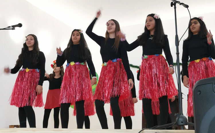 Коледно тържество и благотворителна инициатива за подпомагане на деца се проведе в училището в Малево