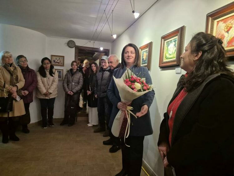 Кметът Ерол Мюмюн откупи с лични средства картини от местни автори на стойност 2500 лева в подкрепа на каузата за спасяване на Керимовата къща