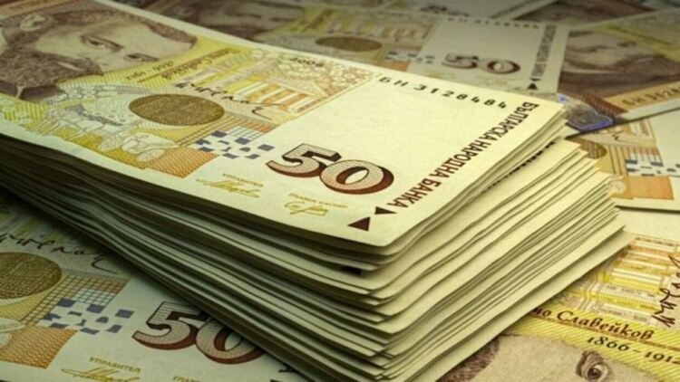 77-годишна даде 5500 лева за „съдействие на полицията“