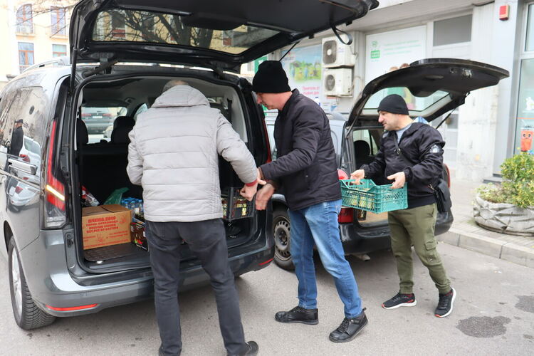 Пчелари дариха мед за общинските социални дейности в Хасково 