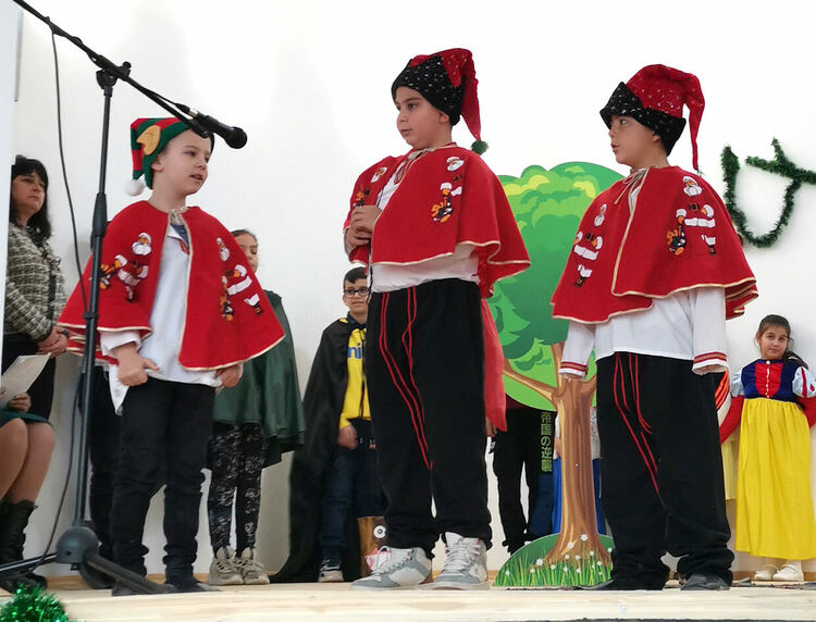 Коледно тържество и благотворителна инициатива за подпомагане на деца се проведе в училището в Малево