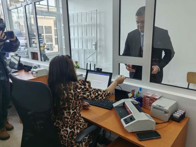 Нововъведенията в системата на таксуване в градския транспорт, представи от зам.-кмета на община Перник Стефан Кръстев