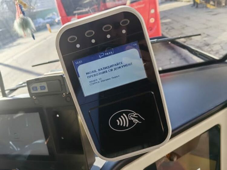 Нововъведенията в системата на таксуване в градския транспорт, представи от зам.-кмета на община Перник Стефан Кръстев