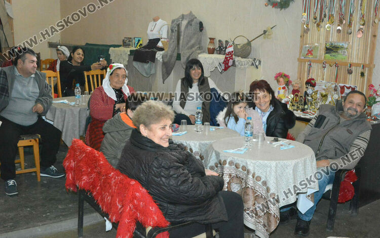 Обичаят „полазване“ пресъздадоха на Игнажден в Узунджово