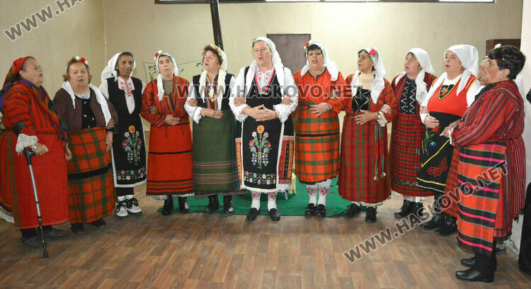 Обичаят &bdquo;полазване&ldquo; пресъздадоха на Игнажден в Узунджово