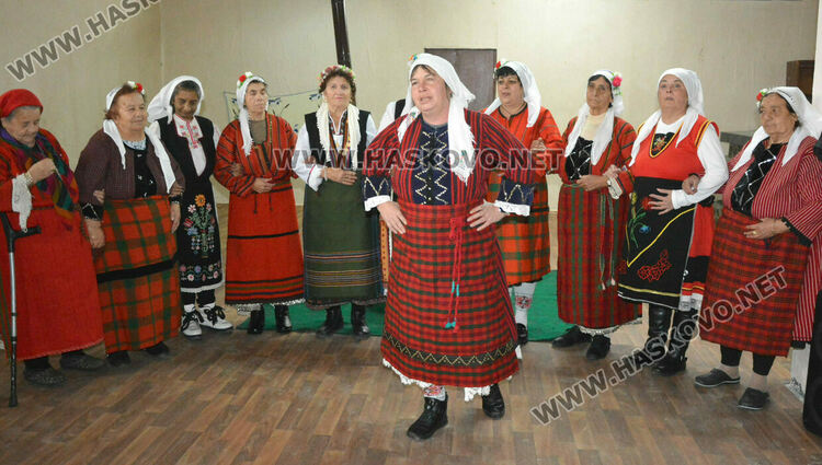 Обичаят „полазване“ пресъздадоха на Игнажден в Узунджово