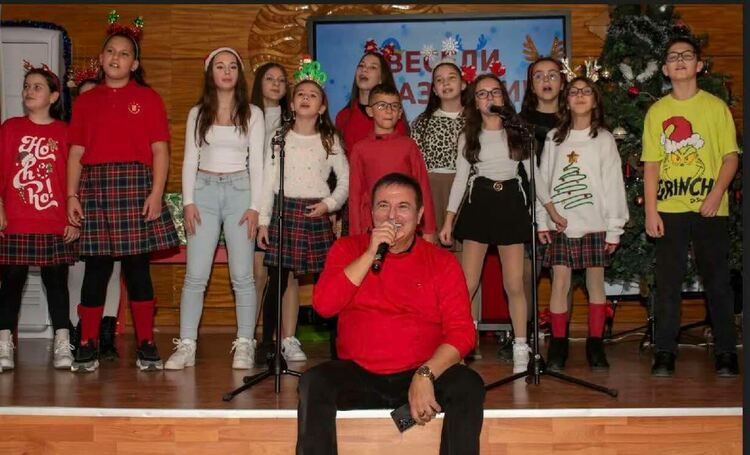 Празнична програма, награди и огромна торта за славейковци в последния учебен ден на годината