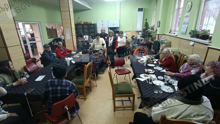 Изненадаха с Коледно тържество и кърджалийци в неравностойно положение