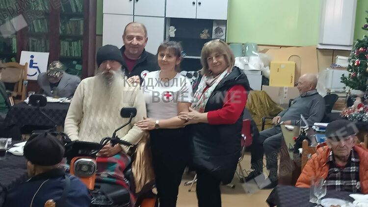 Изненадаха с Коледно тържество и кърджалийци в неравностойно положение