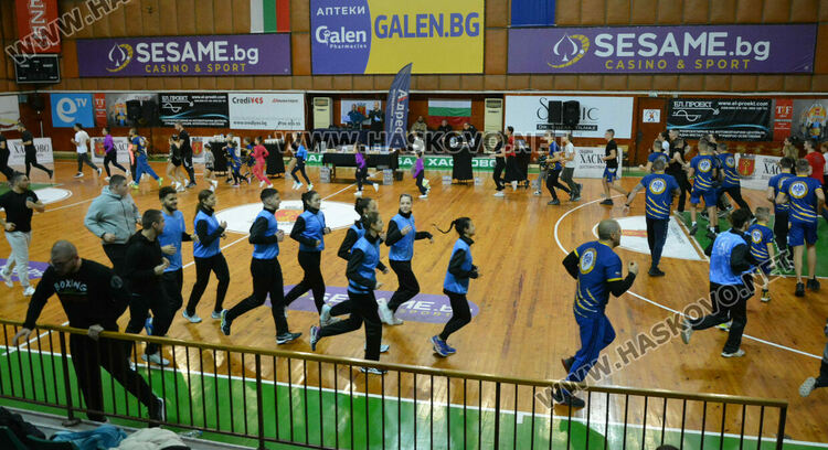 Спортисти от Хасково се включиха в благотворителна тренировка