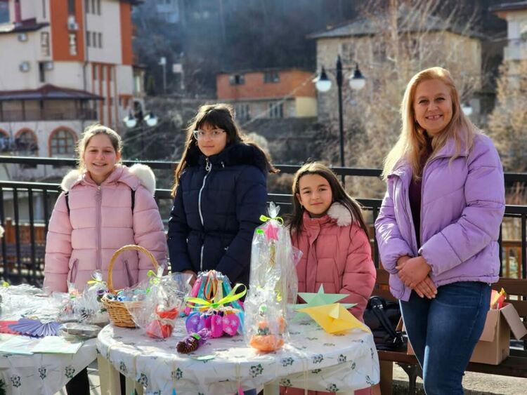 Коледен базар в с. Баните с кауза за хора в нужда