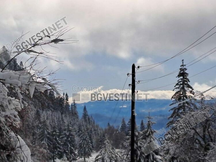 12 села в област Смолян останаха без ток след снеговалежите