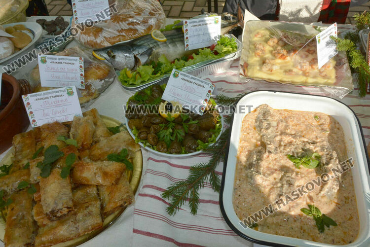 Близо 200 ястия представиха на Коледната трапеза в Димитровград