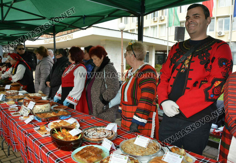 Близо 200 ястия представиха на Коледната трапеза в Димитровград