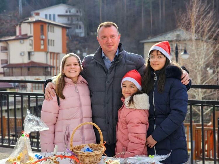 Коледен базар в с. Баните с кауза за хора в нужда