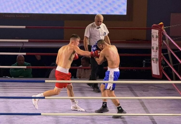 “Галантният” се завърна на боксовия ринг