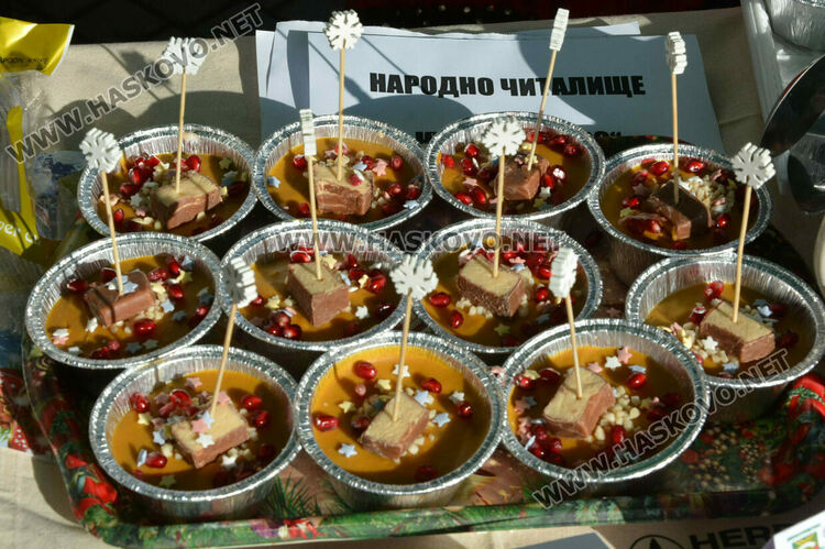 Близо 200 ястия представиха на Коледната трапеза в Димитровград